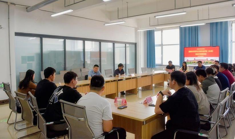 会议室里的人们AI 生成的内容可能不正确。